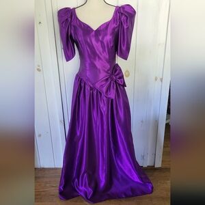 90's Alfred Angelo Purple Satin Sweetheart Puff Sleeve Prom Bridesmaid Dress